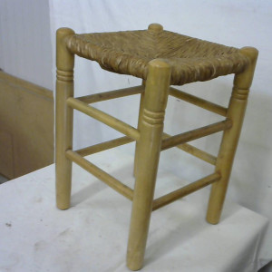 Tabouret en bois et paille 