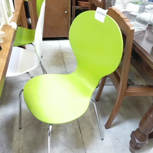 Chaise verte ou blanche