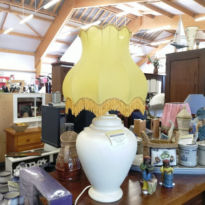 Lampe à poser abat jour jaune