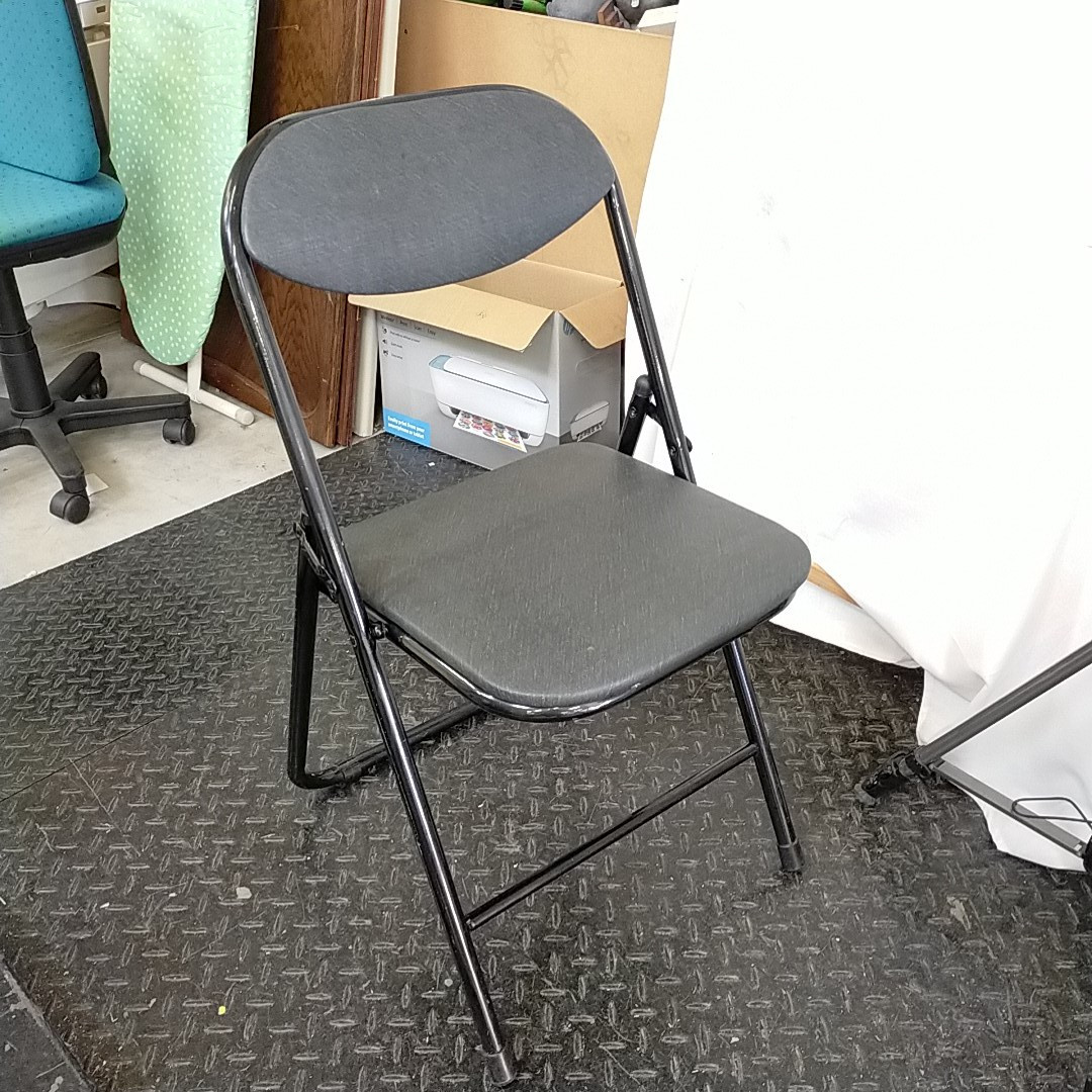 Chaise pliante LILA II® H45 cm en polypropylène gris pour le