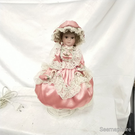Lampe poupée rose